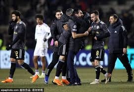 劳塔罗进球后比出A字，把进球献给受伤的前队友阿什拉夫