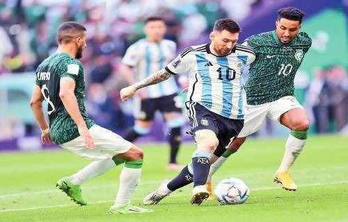 每体：巴萨内部分析过凯恩的情况，双方都不急于采取行动